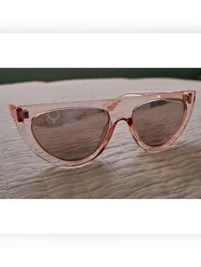 Women's Pink Cat-Eye Sunglasses - Fashion Accessory